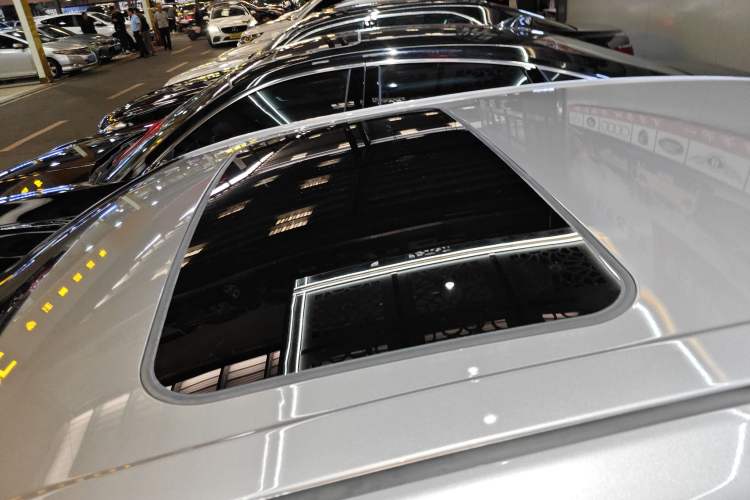 Used Toyota Avalon 2019 Dual-Engine 2.5L Luxury Edition China VI Standard