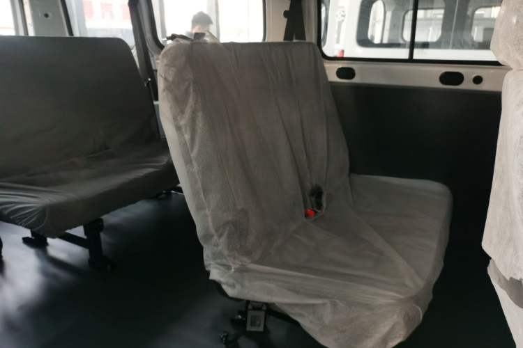 Used Wuling Yangguang 2025 Model 310KM Bus Edition—Customized by CATL