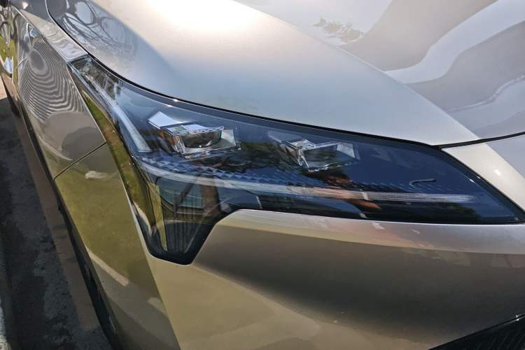 Used AION S Plus 2025 Comfort Version 53.241 kWh Right Front Headlight