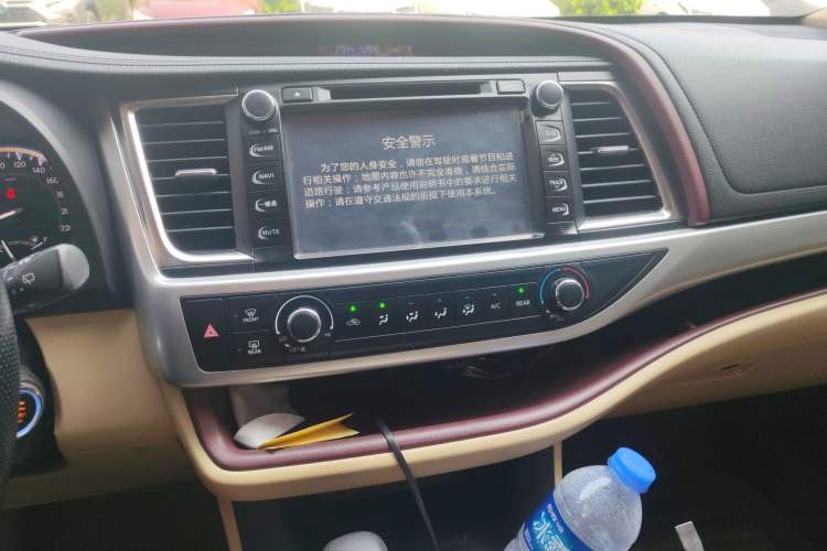 Used Toyota Highlander 2015 2.0T Two-Wheel Drive Elite Edition 7 Seats Audio And AC Panel