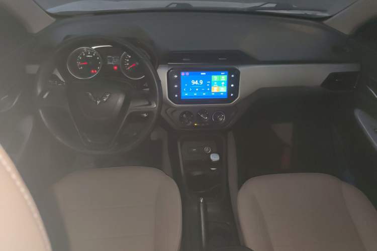 Used Wuling Hongguang 2019 1.5L S Comfort Edition China VI LAR Center Console