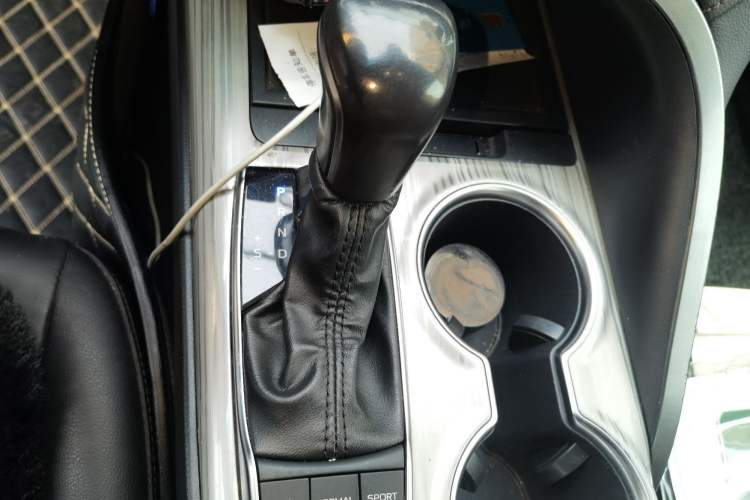 Used Toyota Camry 2019 Dual-Engine 2.5 HG Luxury Edition China V Standard