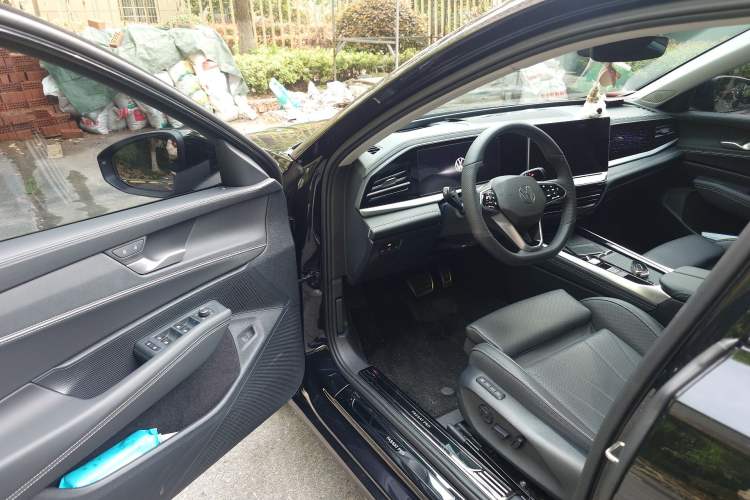 Used Volkswagen Passat 2025 Pro 380TSI Starry Dragon Edition
