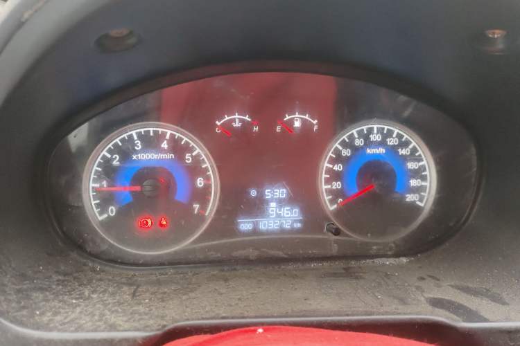 Used Dongfeng Fengon 330 2014 1.5L Manual Standard Edition DK15-02
