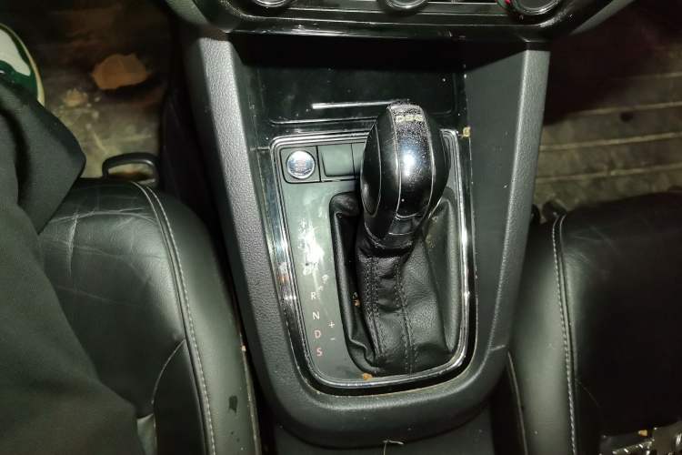 Used Volkswagen Sagitar 2018 280TSI DSG Comfort Model Gear Lever