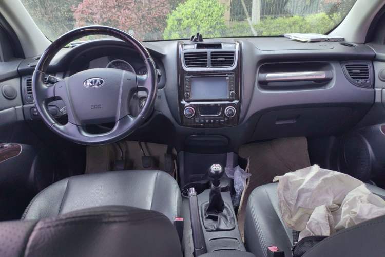 Used Kia Sportage 2013 2.0L Manual Two-Wheel Drive GLS Center Console