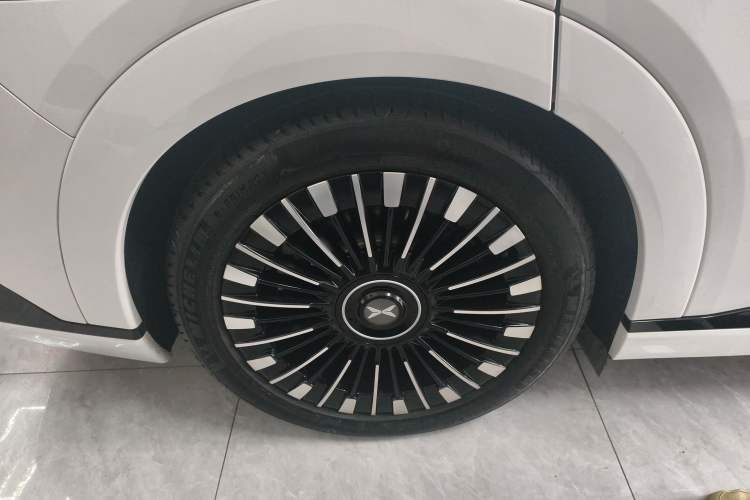 Used XPeng X9 2025 740 Ultra-Long Range Max Right Rear Wheel Hub