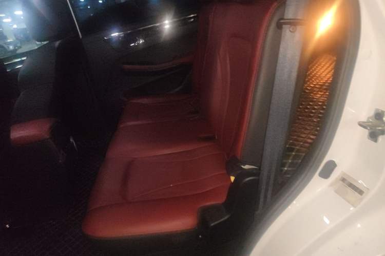 Used SWM G05 2022 PRO 1.5T DCT Luxury Model 7 Seats