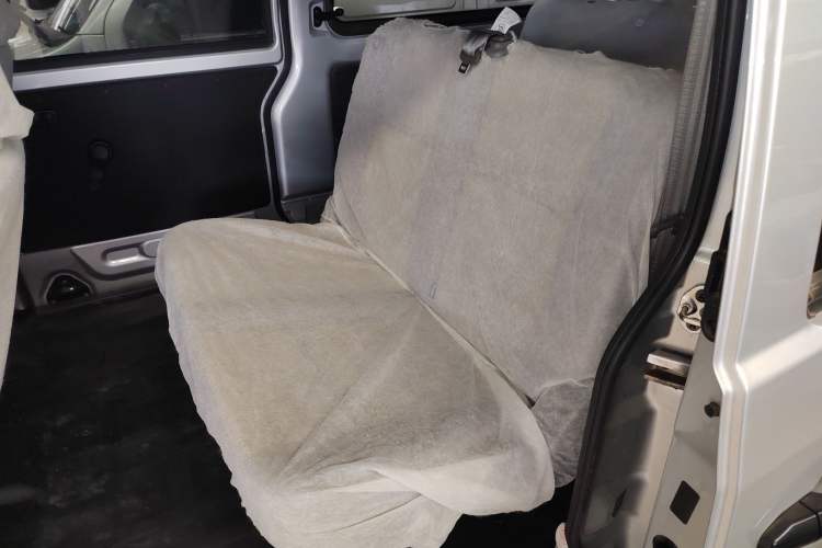 Used Jinbei Hiace X30 2023 1.5L Super-Comfortable Passenger Van 5/6/7-Seater Non-Air-Conditioned Version Model SWC15M