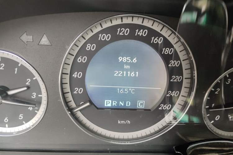 Used Mercedes-Benz E-Class 2010 E 200 CGI Elegant Model Odometer Close Up