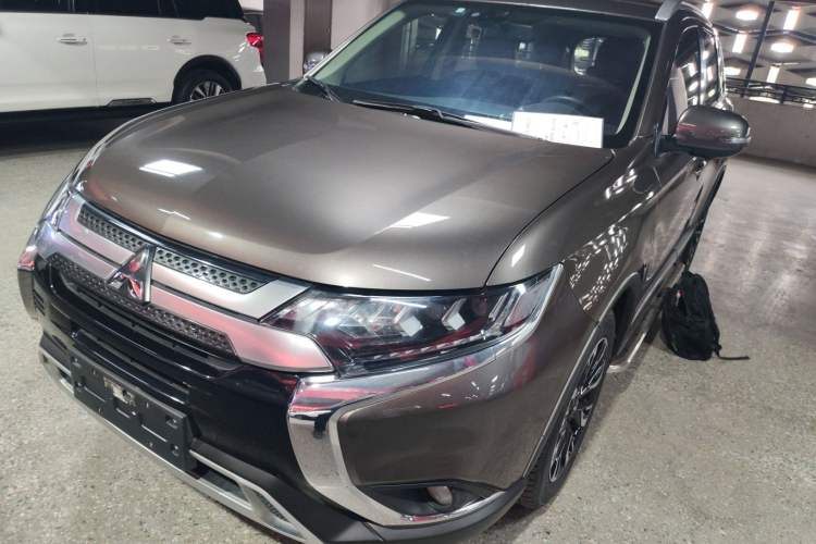 Used Mitsubishi Outlander 2019 2.4L 4x4 Zhi Xiang Edition 7 Seats China V Emission Standard