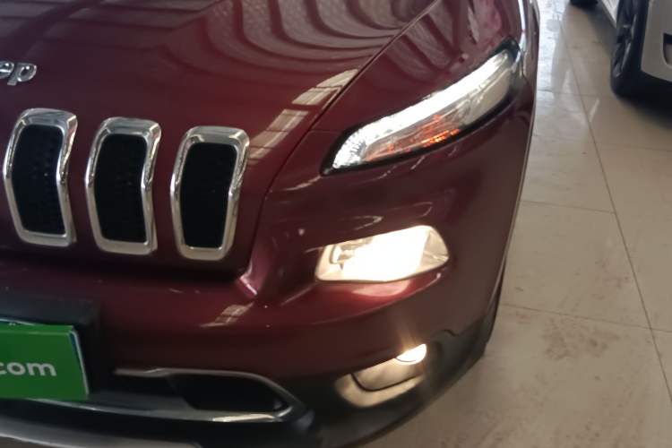 Used Jeep Cherokee 2017 2.4L Leading Edition

