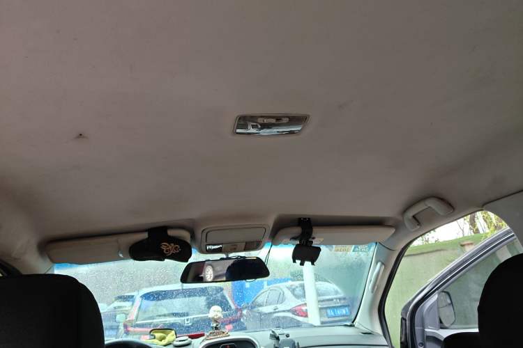 Used JMC Yusheng S350 2013 2.4T Automatic 2WD Diesel Luxury Edition 5 Seats
