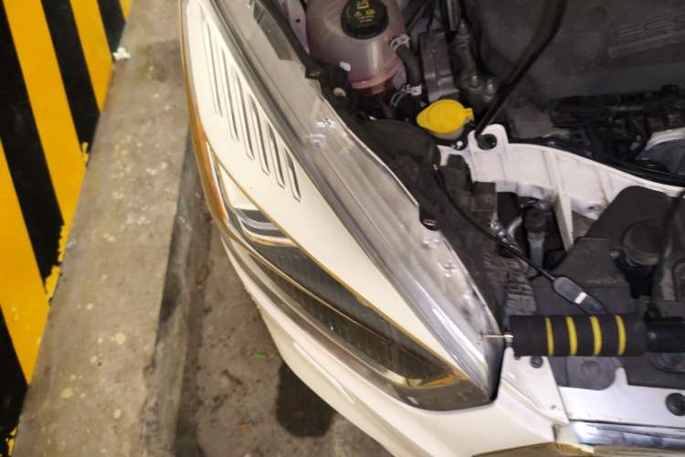 Used Ford Kuga 2018 Facelifted EcoBoost 180 Two-Wheel Drive Luxury Wing Edition Right Front Headlight