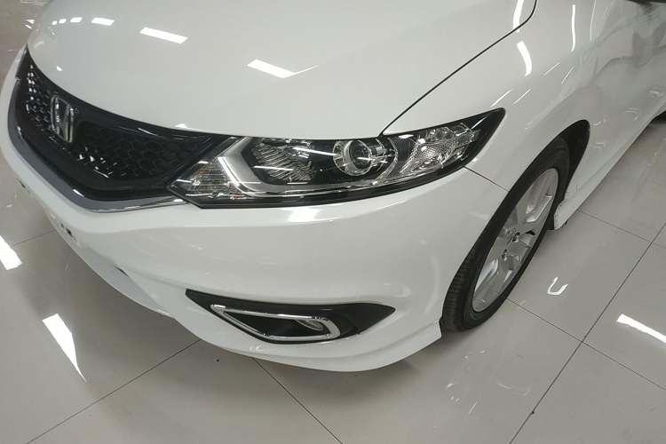 Used Honda Jade 2013 1.8L automatic Comfort version 5 seats
