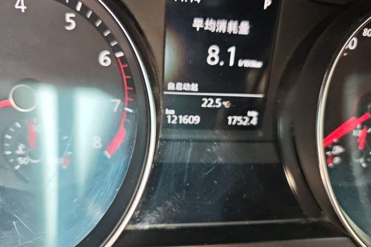 Used Volkswagen Magotan 2018 330TSI DSG Luxury Model Odometer Close Up