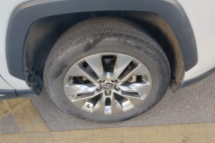 Used Toyota Wildlander 2020 2.0L CVT 4x4 Luxury Edition Right Front Wheel Hub