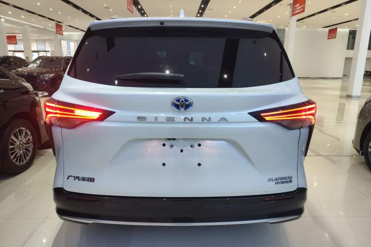 Used Toyota Sienna 2021 2.5L Hybrid Platinum Edition