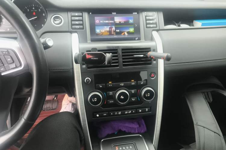 Used Land Rover Discovery Sport 2018 240 PS HSE Version Audio And AC Panel