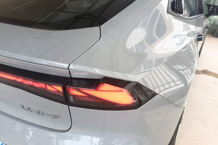 Used CHANGAN UNI-V 2022 1.5T Prestige Version Right Rear Taillight