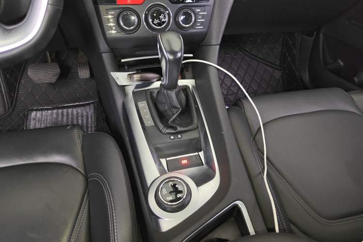 Used DS 6 2016 1.6T Luxury Edition THP160 Gear Lever