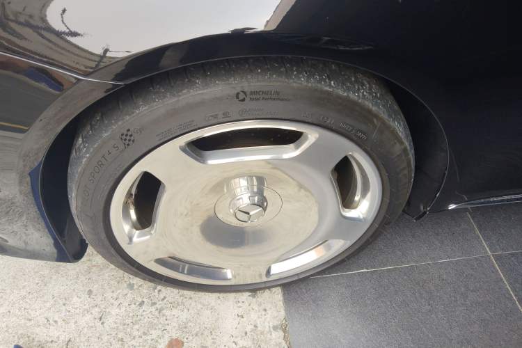 Used Mercedes-Benz Maybach S-Class 2020 S 450 4MATIC Left Front Wheel Hub