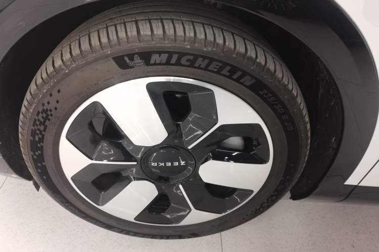 Used Zeekr MIX 2025 Intelligent Driving Version
