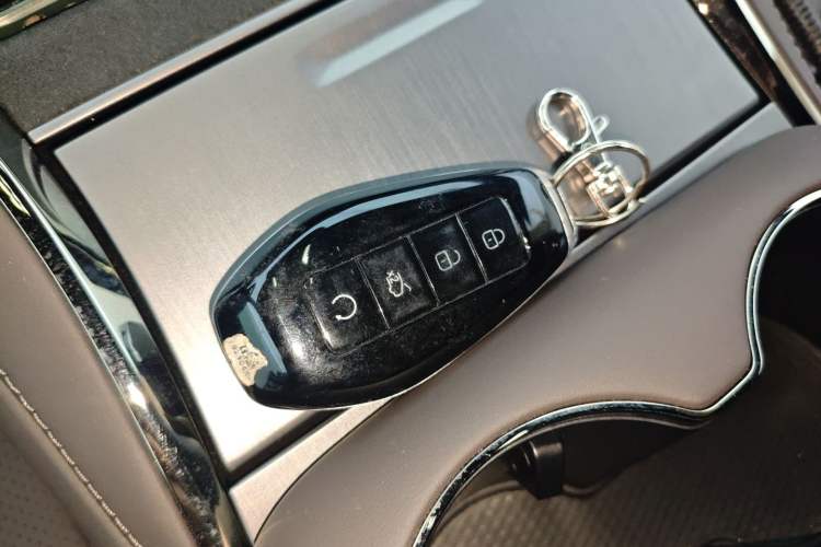 Used Denza Z9 2024 1100 km All-Wheel-Drive Ultra Version Interior 1