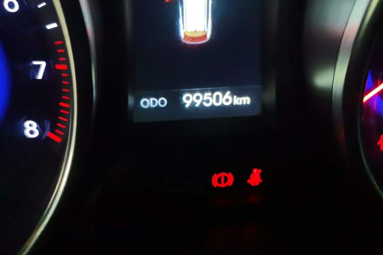 Used Hyundai Santa Fe 2013 2.4L Automatic Two-Wheel Drive Smart Version Odometer Close Up