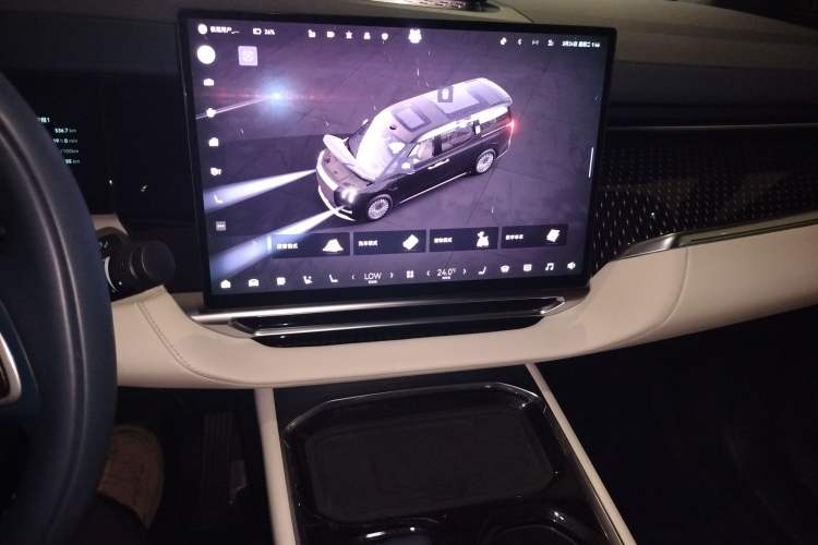 Used Zeekr 009 2024 7-Seater Walk-Through Version Four-Wheel Drive 108 kWh
