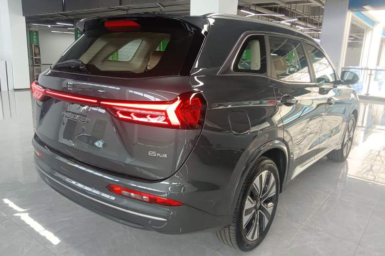 Used Landian E5 PLUS 2026 Model 165km Long-Range First-Adoption Version Ultra 5-seater