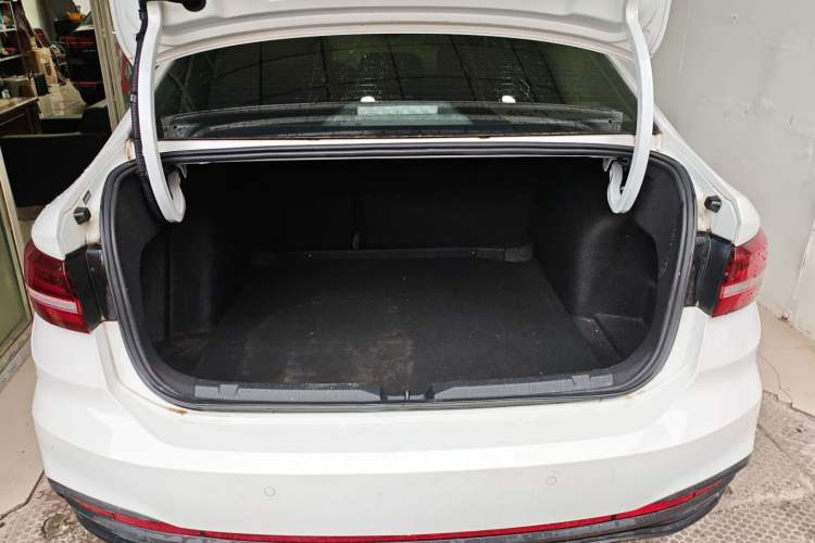 Used Volkswagen Lavida 2023 1.5L Automatic De Yi Edition Trunk