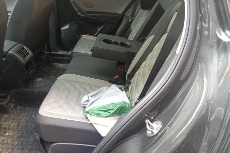 Used Volkswagen Tayron 2024 330TSI Two-Wheel Drive R-Line High-Energy Version
