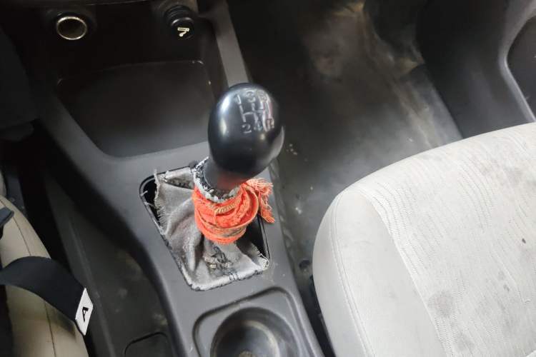 Used Wuling Rongguang V 2015 1.2L Standard Version
