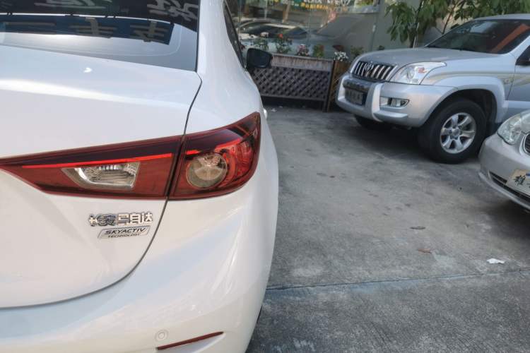 Used Mazda Mazda 3 Axela 2014 Sedan 1.5L Automatic Comfort Model
