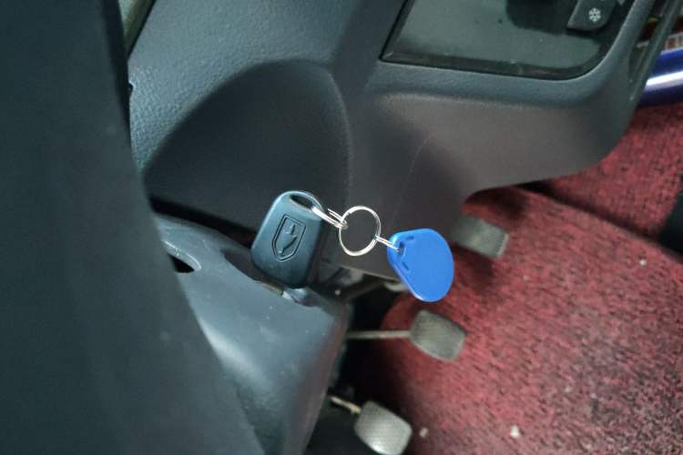 Used Jinbei Hiace X30 2023 1.5L Super-Enjoyment Van 2/5 Seats Non-Air-Conditioned Version SWC15M Vehicle Key