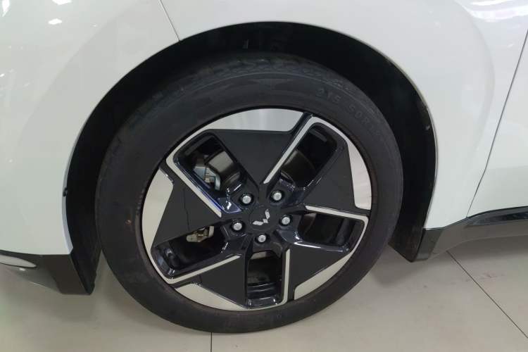 Used Wuling Xingguang 2024 Co-Creation Edition 510 Advanced Model Left Front Wheel Hub
