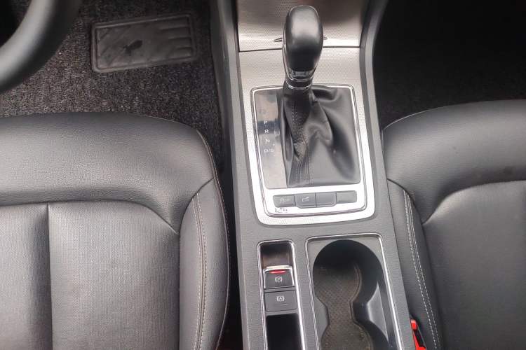 Used Roewe i6 2020 PLUS 1.6L CVT 4G Connected Glory Flagship Edition
