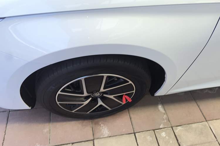 Used BYD Qin L 2024 DM-i 120KM Leading Model Left Front Wheel Hub