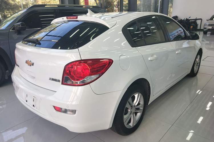 Used Chevrolet Cruze 2013 Hatchback 1.6L Manual Luxury Model
