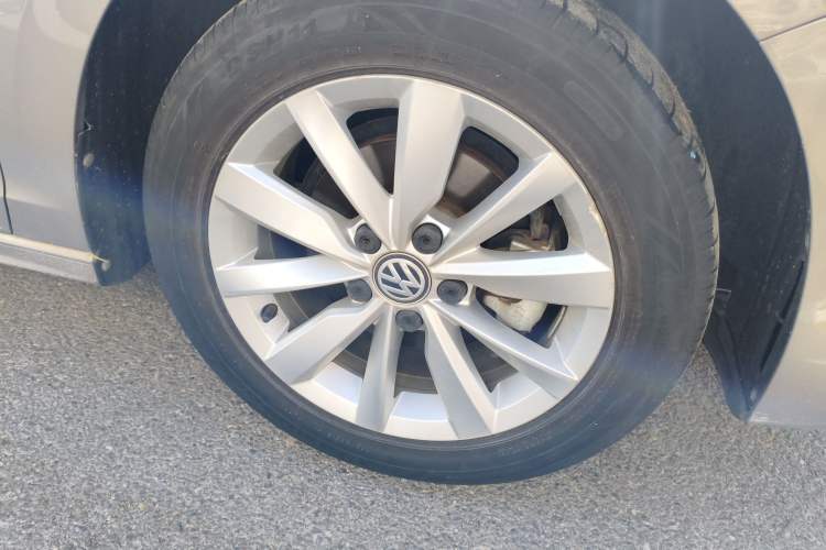 Used Volkswagen Bora 2020 1.5L Automatic Comfort Model Right Front Wheel Hub