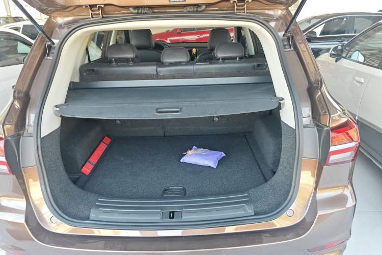 Used Roewe RX5 2016 20T Two-Wheel Drive Automatic Internet Smart Edition Trunk