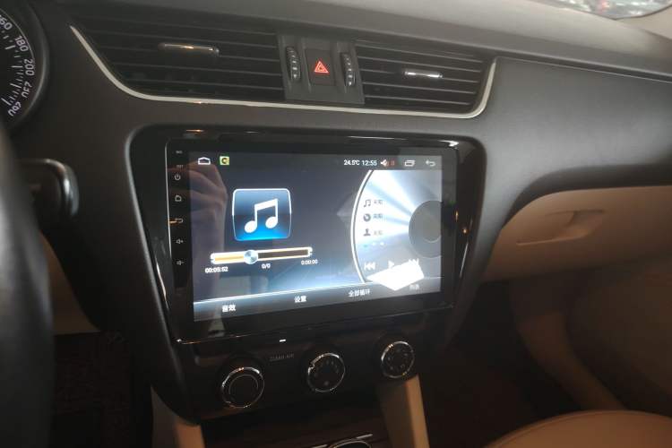 Used Skoda Octavia 2017 1.6L Automatic Smart Drive Edition Audio And AC Panel