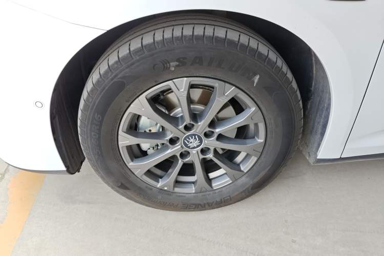 Used BYD Qin L 2025 DM-i Smart Drive 80KM Leading Model
