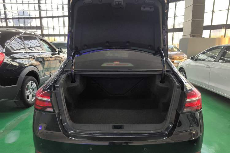 Used Roewe e950 2017 50T Hybrid Connected Executive Edition
