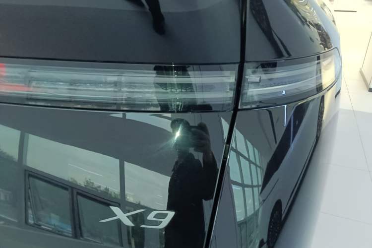 Used XPeng X9 2025 740 Ultra-Long Range Max Right Rear Taillight