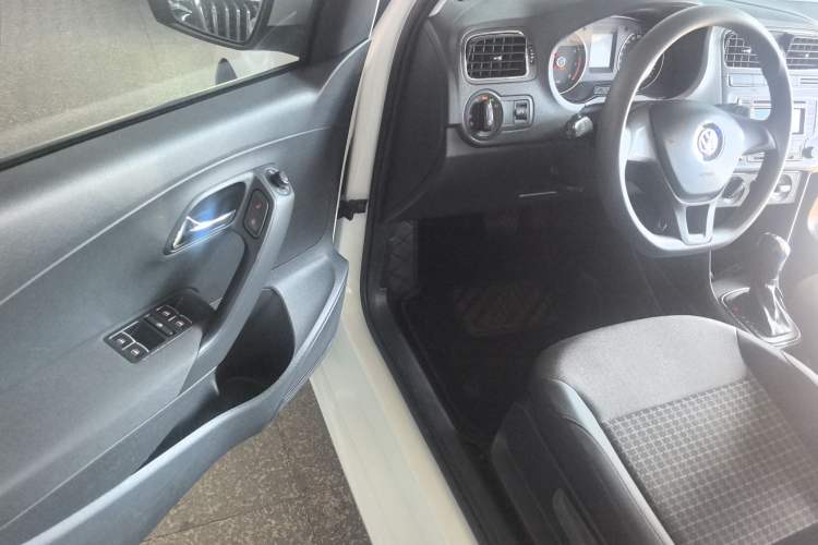 Used Volkswagen Polo 2014 1.6L Automatic Comfort Edition Driver Seat