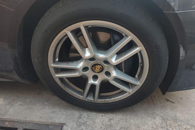 Used Porsche Panamera 2023 Panamera 2.9T Right Front Wheel Hub