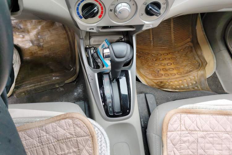 Used Honda City Classic 2011 1.5L Automatic Elite Edition Gear Lever