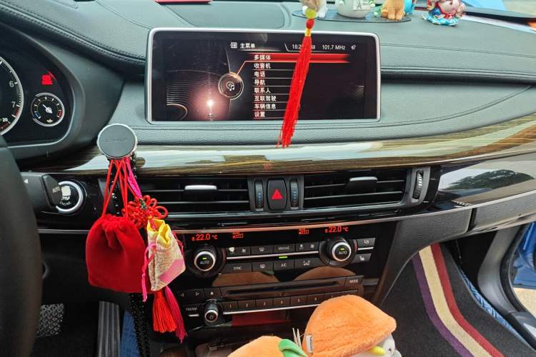 Used BMW X6 2015 xDrive35i Luxury Edition Audio And AC Panel